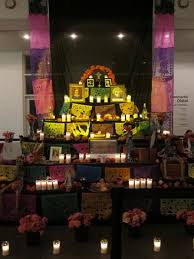 Durante el renacimiento era dogma fundamental de la fe cristiana la creencia en la encarnación, primer acto de la redención; Altar Para Dia De Muertos
