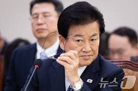 Chung Dong-young: North Korea Likely to Strengthen Its 'Two Hostile States'  Policy Next Year”