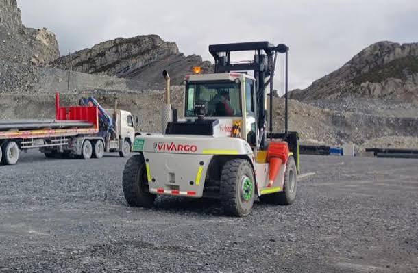 Caterpillar P33000 Forklift