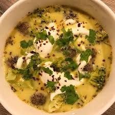 3/4 liter gemüsebrühe mit einkochen lassen. Olles Himmelsglitzerdings Brokkoli Currysuppe Mit Klosschen Enthalt Werbung Low Carb Lchf