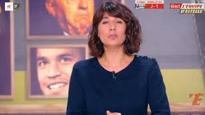 Un transfert qui a fait réagir ses estelle denis, animatrice depuis 2017 sur la chaîne l'équipe, a décidé de la quitter et a adressé un. Pull The Right Blue Navy Blue Estelle Denis In The Team Estelle The 26 09 2019 Spotern