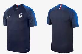 Il s'agit du maillot de l'équipe de france avec le logo de l'édition 2018 de la coupe du monde. Impulsion Allergie Dans Le Nom Tee Shirt Equipe De France Nike 2 Etoiles Envoyer Joue Dure