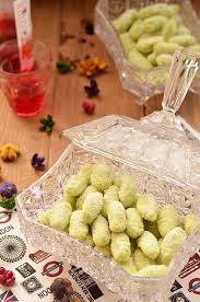 Arti mimpi membunuh ulat bulu pertanda baik, mimpi membunuh ulat bulu dipercaya sebagai firasat bahwa permasalahan yang selama ini anda hadapi akan segera terselesaikan. Pandan Isi Kurma Cookies Cookies Ulat Bulu Ulat Bulu