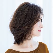 フロントの毛流れで顔立ちをカバー ひし形フォルムボブ いいことづくめの涼感ボブ 万能ひし形ボブ ボブ ショートのヘアスタイル 50代 ヘアスタイル