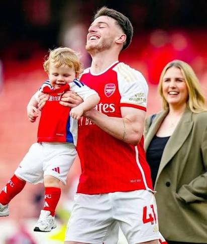 Declan Rice and his lovely family. #fblifestyle
