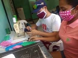 Resultado de imagen para imagenes de mujeres con tapabocas