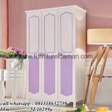 Lemari pakaian besar 3 pintu besar ini memiliki tampilan yang standar tapi enak di pandang tampilan yang sangat rapi membuat almari ini menjadi banyak peminat nya nama produk : Lemari Pakaian 3 Pintu Minimalis Terbaru Furniture Idaman