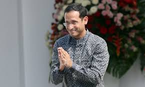Beberapa waktu kebelakang, nama nadiem makarim terus disorot publik, tak hanya cara berpakaiannya yang milenial saat berkunjung ke jawa timur, tapi lebih karena isi pidato untuk memperingati hari guru nasional pada tanggal 25 november nanti bocor di media sosial. Pidato Mendikbud Nadiem Makarim Terkait Hari Guru Nasional 2019 Keren Jpnn Com