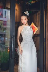 Runner-up Hanh Nguyen wears sexy ao dai to welcome spring