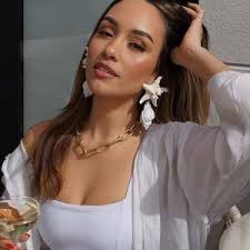 Melania Clara Reviews