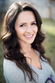 Sarah Finney's Instagram, Twitter & Facebook