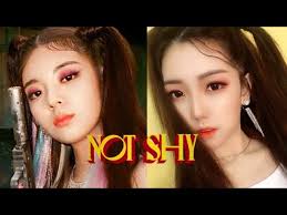 Nan ppallippalli wonhaneun geol malhae mot gajimyeon eottae gwaenhi mangseorida siganman gani yeah da malhallae cuz i like it cuz i like it like it gidaryeo wae gidaryeoseo mwohae naega nae mameul wae wae malhamyeon an dwae. Itzy Not Shy Inspired Makeup Tutorial Youtube