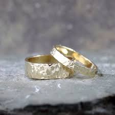 Hammered 14k Yellow Gold Wedding Bands His And Hers Hammered Texture Band Commitme Matching Wedding Rings Wedding Ring Bands 14k Yellow Gold Wedding Band