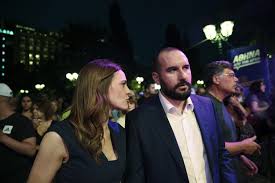 Παντελάκη από την δική μας πλευρά δεν έχουμε ούτε τη διάθεση, ούτε το χρόνο να τζανακοπουλοσ: Axtsiogloy Tzanakopoylos Sxesh To Xryso Kolie Kai Oi Tryferes Stigmes Sthn Kimwlo Pics Alphafreepress Gr