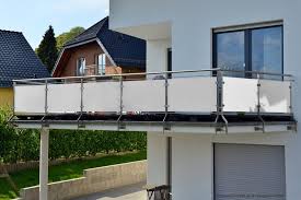 Balkonverkleidung Aus Weissen Hpl Platten Balkonverkleidung Hpl Platten Fassadenplatten