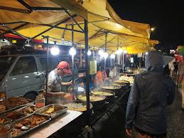 There are a lot of snacks you will never find in any other pasar malam, all the nice snacks are gathered here await you to explore! Cheras Pasar Malam Taman Connaught Kl Kuala Lumpur 1 Living Nomads Travel Tips Guides News Information