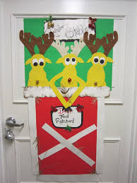 A cost effect way to dress a front door in style. Christmas Door Decorations Ideas For The Front And Interior Doors