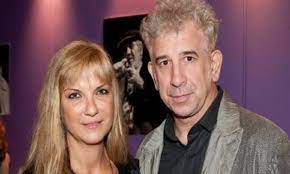 Check spelling or type a new query. Petros Filippidhs Ti Kate8ese H Syzygos Toy Gnwstoy H8opoioy Gia Tis Kathgories Se Baros Toy Fpress Gr