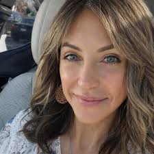 What is the key to true beauty according to 1 Peter 3:3-4?