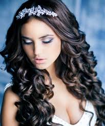 You can try wearing this hairstyle. Top Graphic Of Hairstyles For Damas Alice Smith