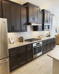 Busy Week Making Cabinets Like These For The Best New Home Builders In Texas Love The Designer S Choice Of Rich In 2020 New Home Builders Brown Cabinets Home Builders