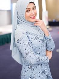 Terbaru, erra fazira memohon maaf dan mengakui telah menyakiti hati sahabatnya itu. Kontroversi Dengan Umie Titik Hitam Dalam Hidup Erra Fazira