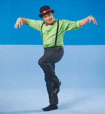 Lahir 13 jun 1984) merupakan seorang pelawak, pelakon dan pengacara malaysia. Stand Up Guys Exploring Reality Show Lawak Solo With Host Johan Raja Lawak And Contestant Aaron Aw