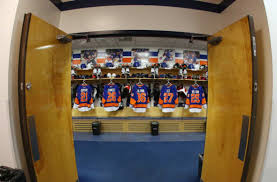 The end result is a look that is nearly identical to that of their regular home uniforms. Islanders Potential Leaked Reverse Retro Jersey