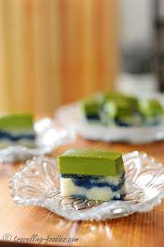 Pandan flavoured 'kuih seri muka' is made up of glutinous rice and creamy custard using coconut milk as the key ingredient. Kueh Sarlat Aka Seri Muka Travellingfoodies