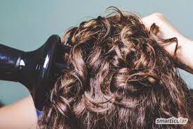 Wer seine haare zu sehr strapaziert, der sorgt schließlich dafür, dass sie mit der zeit immer mehr. Haarpflege Fur Naturlocken Naturlich Schones Haar Mit Der Curly Girl Methode