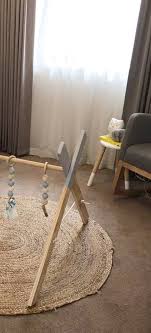 Arche D Eveil En Bois Gris Il N Y A Rien De Plus Emouvant Que D Observer Son Enfant En Train D Evoluer Et De S Eme Deco Chambre Bebe Bois Gris Tapis Moelleux