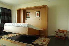 La grande comodità dei divani letto è che vi consentono di aggiungere un letto alla vostra casa. Letti Matrimoniali A Scomparsa Pratici Per Case Piccole