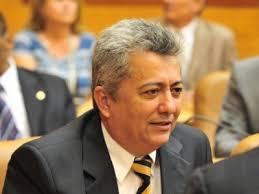 SUICÍDIO: Filho de deputado estadual morre ao pular de prédio. Gilson  Andrade é filho de Itabaiana.