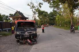 Akibat kecelakaan ini pengemudi mobil tewas di lokasi kejadian. Lakalantas Di Jalan Ngawen Pengendara Mio Tewas Bloranews
