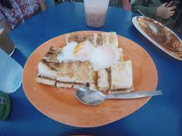 Sapukan roti yang telah dibakar tadi dengan marjerin dan kaya. Tempat Makan Best Penang Roti Bakar Transfer Road