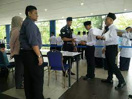 Berikut dikongsikan panduan cara membuat permohonan jawatan berdasarkan kenyataan datuk ramli din, pengarah jabatan pengurusan bukit aman, rakyat sebarang pertanyaan boleh berhubung dengan help desk unit pengambilan di talian. Sesi Lapor Diri Unit Pengambilan Polis Diraja Malaysia Facebook