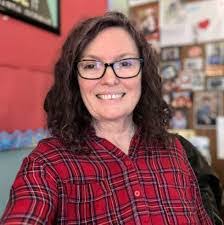 Dominique Eckert's Instagram, Twitter & Facebook