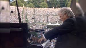 Herzlichen Dank, Berlin! Daniel Barenboim returned to the Waldbühne as part  of the 2025 summer tour of the West-Eastern Divan Orchestra together with  Lang Lang. Many thanks to the thousands of people