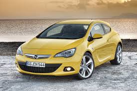 Opel astra trzeciej generacji napędzany był też silnikami wysokoprężnymi 1,3 l o mocy 90 km, 1,7 l o mocy od 80 do 125 km oraz 1,9 l o mocy od 100 do 150 km. Opel Infos De
