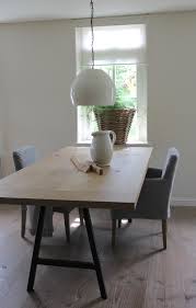 scandinavisch landelijk tafel en stoelen komen uit de collectie van que sera tafel en stoelen tafel stoelen