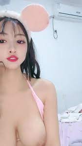 美 乳 影片