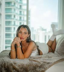 McKinley Richardson Nude Leaks 15 Photos - Fapello