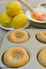 Honey Glazed No Yeast Baked Donut Inside Donut Pan With Lemons On The Side Plate Donut Rezepte Snacks Rezepte