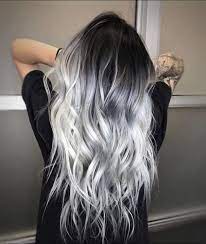 Coloration Silver Platinium Voici La Nuance De Gris La Plus Demandee Chez Le Coiffeur Cette Saison Coiffures Cheveux Gris Cheveux Gris Cheveux Teints