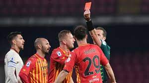 Czerwona kartka wciąż budzi kontrowersje. Pilka Nozna Serie A Kamil Glik Z Czerwona Kartka W Meczu Benevento Roma Eurosport W Tvn24