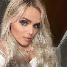 Lisa Tarasyuk's Instagram, Twitter & Facebook