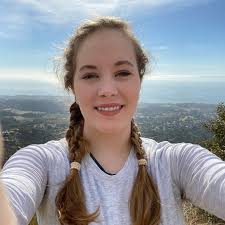 I started watching Gilmore Girls for the first time this week (I'm 4  episodes in) and Lorelai and Rory's relationship is weird, right? Please  tell me this is something that's been widely