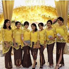 Model kebaya rok duyung modern 2019 contoh baju kebaya 2019. 276 Model Model Baju Kebaya Kuning Kekinian Kebaya Pernikahan Kebaya Batik