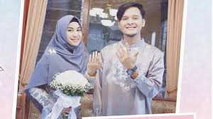 Pengantin adat jawa hijab syar'i. Anisa Rahma Menikah Dengan Konsep Syar I