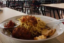 It combines many complimentary dishes including rice, meat, vegetables warung bu asti ini menyediakan 13 menu seperti nasi campur,rawon bali,krengsengan,mulbi dan masih banyak lagi dan dalam 2. 10 Tempat Kuliner Di Pasar Atom Surabaya Ada Yang Buka 24 Jam Halaman All Kompas Com